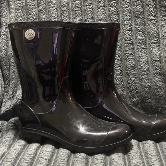 UGG rain boots, black.  Like new. Size 8 - Picture 2 of 11